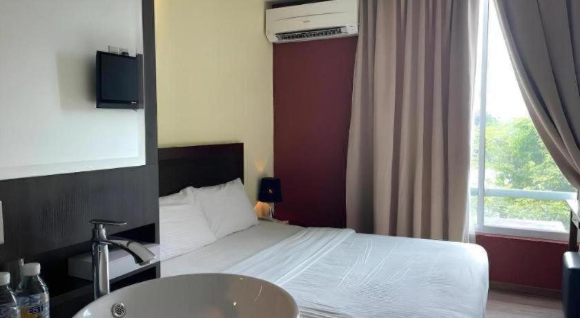 Zotel Business & Leisure Hotel Kuching Exterior foto